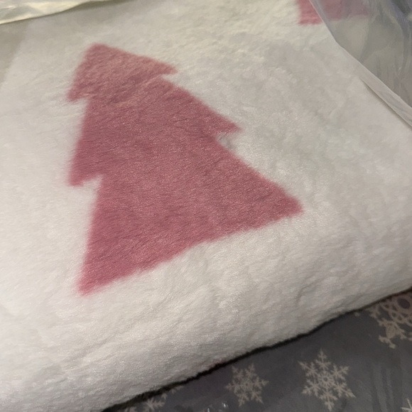 Rachel Zoe Faux Fur Pink Pastel Christmas Tree Blanket 50x70 - Picture 3 of 4